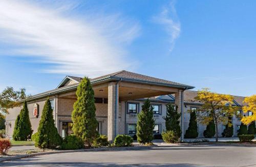 Windsor Hotel | Super 8 by Wyndham Ambassador Bridge Windsor ON