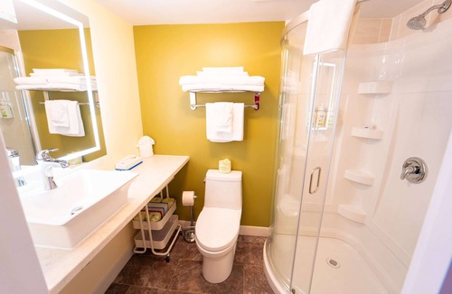 Amherst Hotel | Super 8 by Wyndham Amherst NS