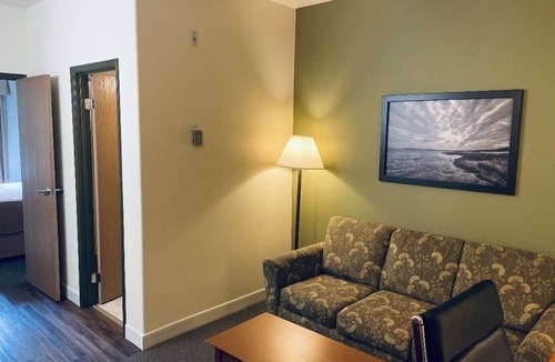 Amherst Hotel | Super 8 by Wyndham Amherst NS