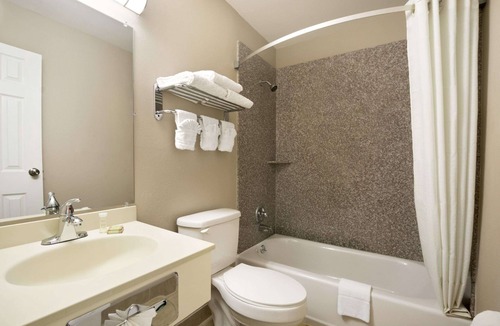 Ardmore Hotel | Super 8 by Wyndham Ardmore