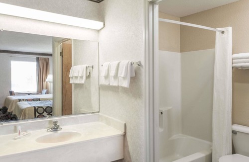 Ashburn Hotel | Super 8 by Wyndham Ashburn