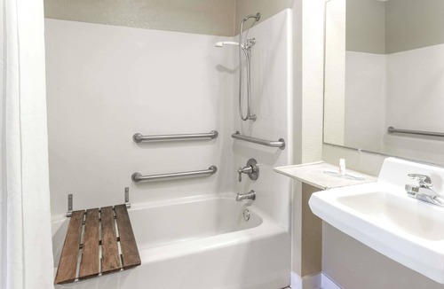 Ashburn Hotel | Super 8 by Wyndham Ashburn
