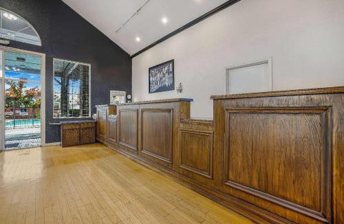 North Auburn Hotel | Super 8 by Wyndham Auburn