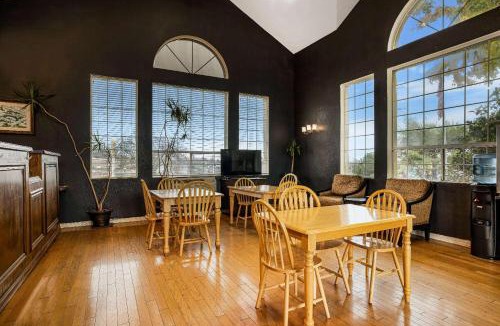 North Auburn Hotel | Super 8 by Wyndham Auburn