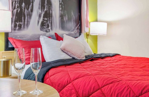 North Auburn Hotel | Super 8 by Wyndham Auburn