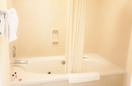 North Auburn Hotel | Super 8 by Wyndham Auburn