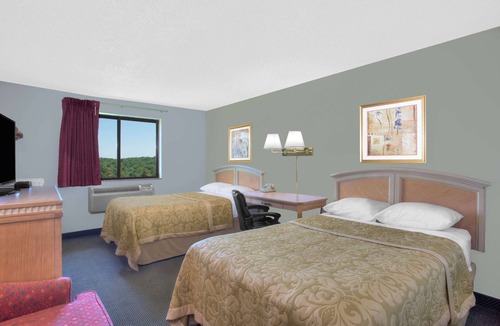 Augusta Hotel | Super 8 by Wyndham Augusta