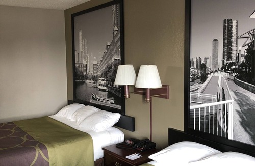 Fox Valley Hotel | Super 8 by Wyndham Aurora/Naperville Area