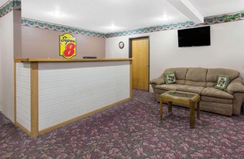 Austin Hotel | Super 8 by Wyndham Austin MN