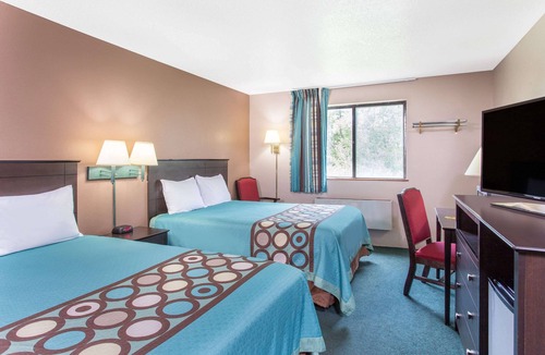 Austin Hotel | Super 8 by Wyndham Austin MN