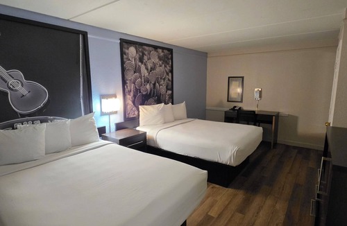 East Congress Hotel | Super 8 by Wyndham Austin South/I-35