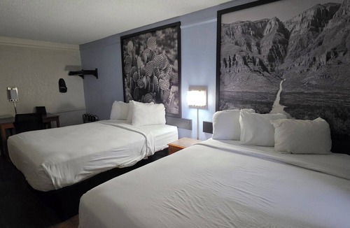East Congress Hotel | Super 8 by Wyndham Austin South/I-35