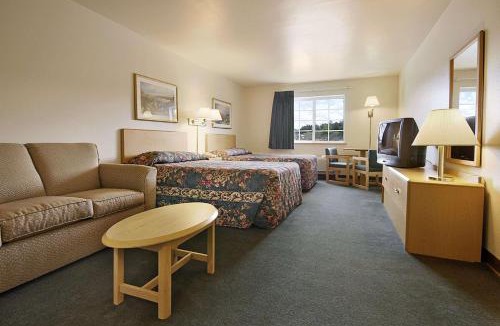 Ava Hotel | Super 8 by Wyndham Ava