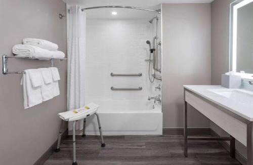 Woodlawn Hotel | Super 8 by Wyndham Baltimore Northwest