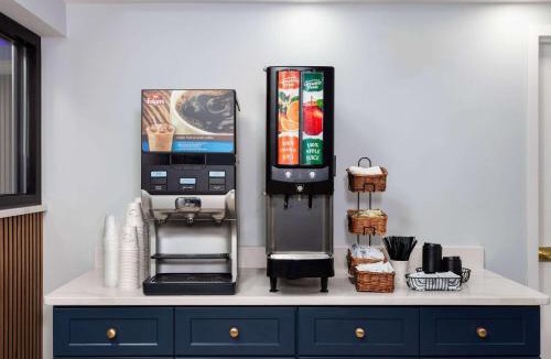 Woodlawn Hotel | Super 8 by Wyndham Baltimore Northwest