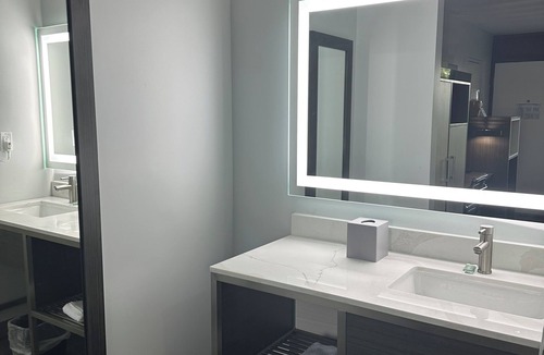 Woodlawn Hotel | Super 8 By Wyndham Baltimore Northwest