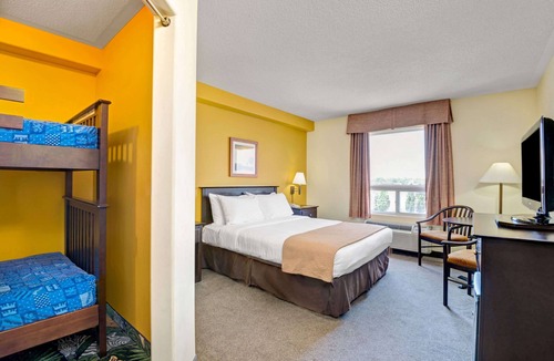 Barrie Hotel | Super 8 by Wyndham Barrie South