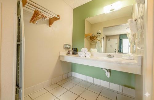 Barstow Hotel | Super 8 by Wyndham Barstow