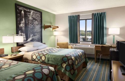 Batesville Hotel | Super 8 by Wyndham Batesville
