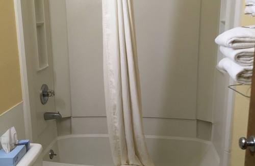 Bath Hotel | Super 8 by Wyndham Bath Hammondsport Area