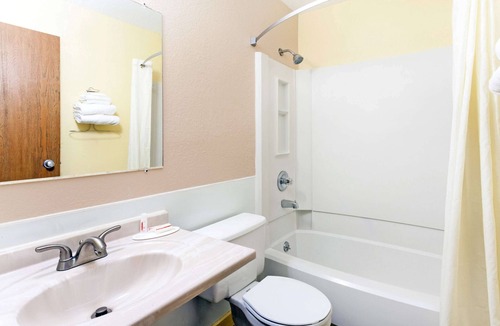 Bath Hotel | Super 8 by Wyndham Bath Hammondsport Area