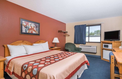 Brainerd Hotel | Super 8 by Wyndham Baxter/Brainerd Area