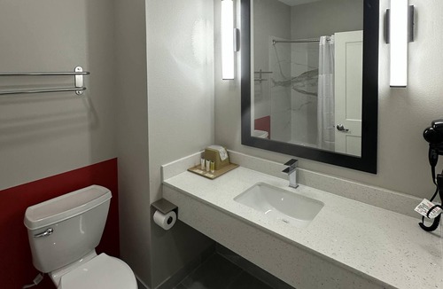 Baytown Hotel | Super 8 By Wyndham Baytown