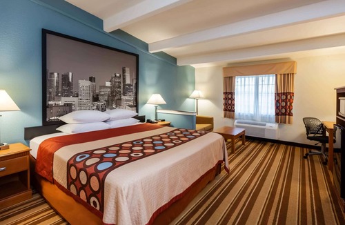 Beaumont Hotel | Super 8 by Wyndham Beaumont I-10 South/College St