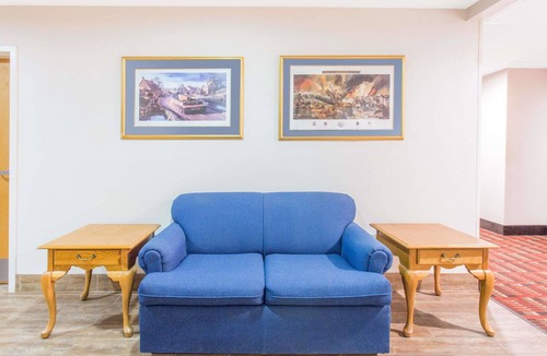 Bedford Hotel | Super 8 by Wyndham Bedford