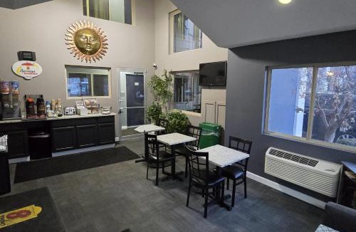 Belleville Hotel | Super 8 by Wyndham Belleville St. Louis Area