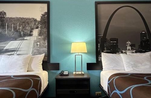 Belleville Hotel | Super 8 by Wyndham Belleville St. Louis Area