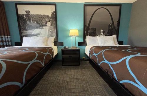 Belleville Hotel | Super 8 by Wyndham Belleville St. Louis Area