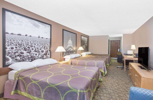 Belleville Hotel | Super 8 by Wyndham Belleville