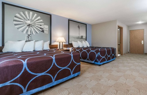 Beloit Hotel | Super 8 by Wyndham Beloit KS
