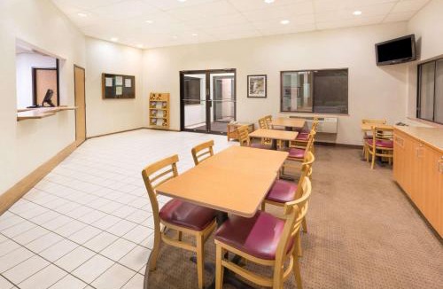 Old Farm District Hotel | Super 8 by Wyndham Bend