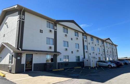 Bloomington Hotel | Super 8 by Wyndham Bloomington Normal