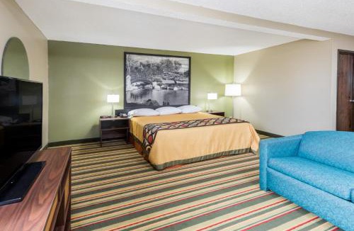 Bloomington Hotel | Super 8 by Wyndham Bloomington Normal