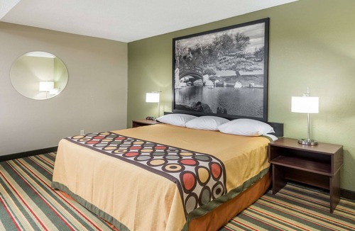 Bloomington Hotel | Super 8 by Wyndham Bloomington/Normal