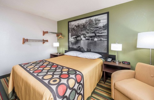Bloomington Hotel | Super 8 by Wyndham Bloomington/Normal
