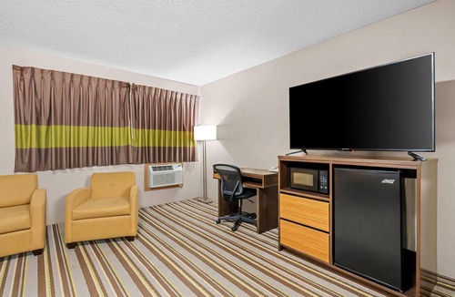 Blue Earth Hotel | Super 8 by Wyndham Blue Earth