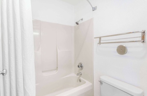Bourbonnais Hotel | Super 8 by Wyndham Bourbonnais/Kankakee Area