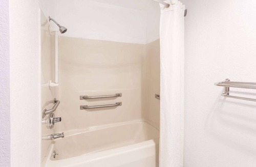 Bourbonnais Hotel | Super 8 by Wyndham Bourbonnais/Kankakee Area