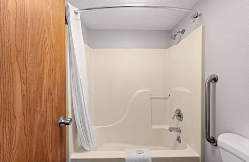 Branson Theater District Hotel | Super 8 by Wyndham Branson/Shepherd of the Hills Exwy