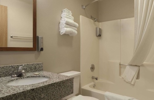 Bridgeview Hotel | Super 8 by Wyndham Bridgeview/Chicago Area