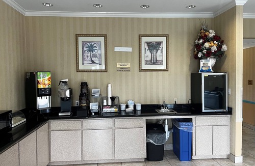 Brookshire Hotel | Super 8 by Wyndham Brookshire TX