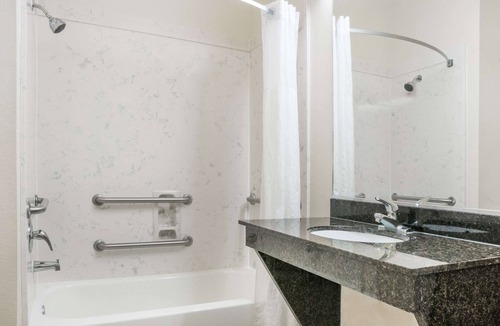Brookshire Hotel | Super 8 by Wyndham Brookshire TX