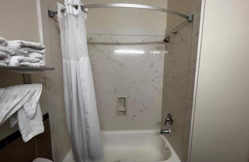 Brookshire Hotel | Super 8 by Wyndham Brookshire TX