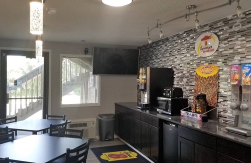 Brownsburg Hotel | Super 8 by Wyndham Brownsburg