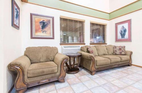 Buffalo Hotel | Super 8 by Wyndham Buffalo