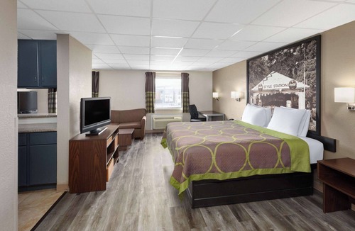 Buffalo Hotel | Super 8 by Wyndham Buffalo